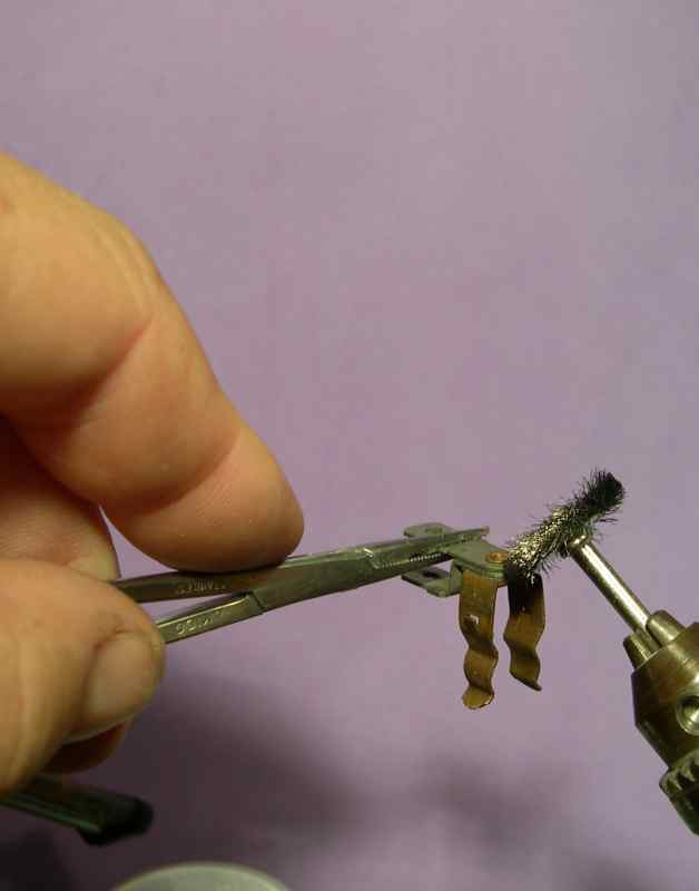 Cleaning clip with wire brush in motor tool